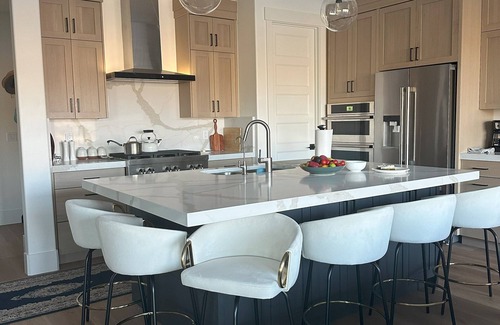 Hideout House | DEER VALLEY AND LAKE VIEWS & activities: Ski, Golf, Boating, Concerts, Biking