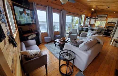 Deer Bay Cottage | DeerBay Sunset Waterfront Cottage, HotTub, Firepit, clear deep water swimming