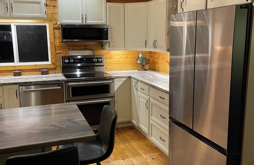 Deer Bay Cottage | DeerBay Sunset Waterfront Cottage, HotTub, Firepit, clear deep water swimming