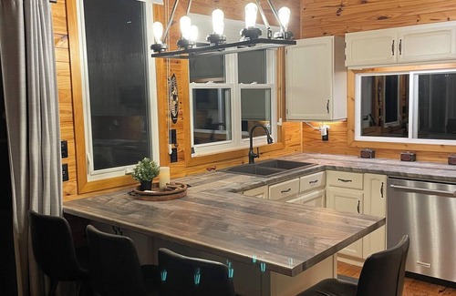 Deer Bay Cottage | DeerBay Sunset Waterfront Cottage, HotTub, Firepit, clear deep water swimming