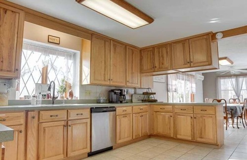 Biglerville House | Deerfield Retreat | Pool Table, Fireplace + Play-Set!