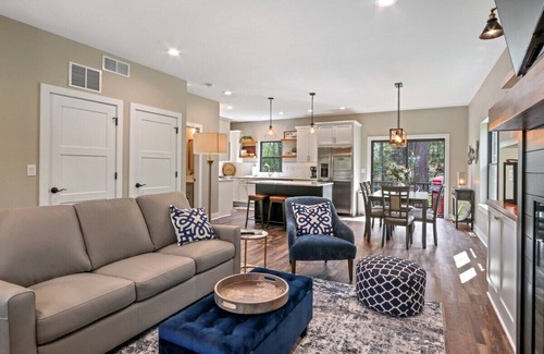 Indian Hills House | Deerpath Hill |Brand New Home |6 Re-Usable Passes to Fontana Beach Included (Less than a Mile Away)