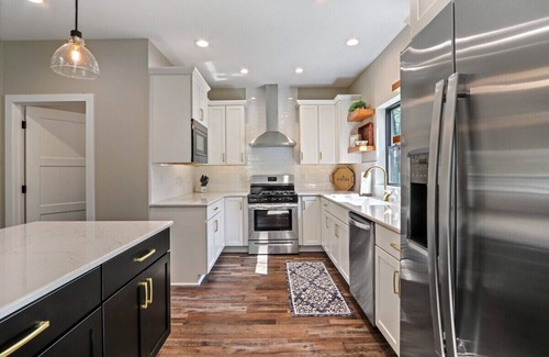 Indian Hills House | Deerpath Hill |Brand New Home |6 Re-Usable Passes to Fontana Beach Included (Less than a Mile Away)