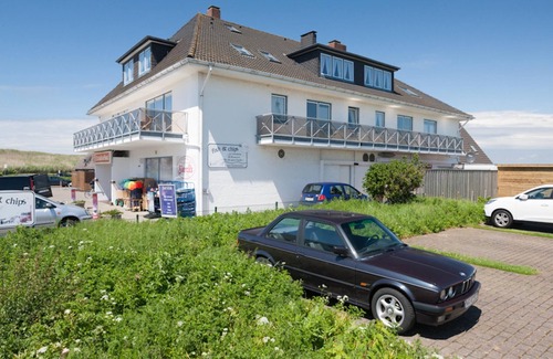 St. Peter-Ording Apartment | Deichbude 1 - Apartment house Deichbude am Strand - 1a location to the main beach