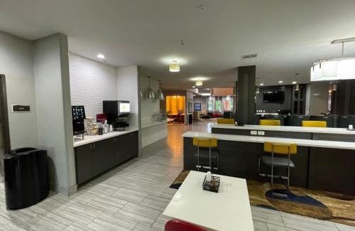 Shreveport Hotel | Del-Mar Airport Inn & Suites
