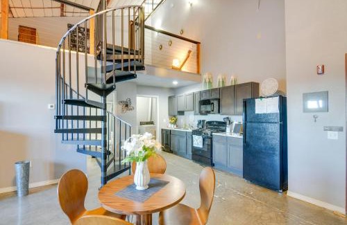 Del Norte Apartment | Del Norte Apartment with Loft Walk to Downtown!