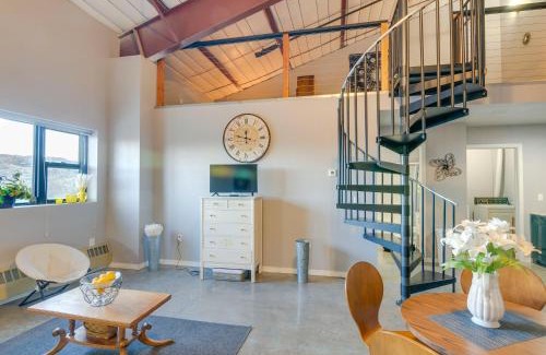 Del Norte Apartment | Del Norte Apartment with Loft Walk to Downtown!