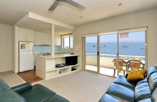 Shoal Bay Apartment | Del Rae, Unit 12/25 Shoal Bay Road - North-facing apartment overlooking the Bay
