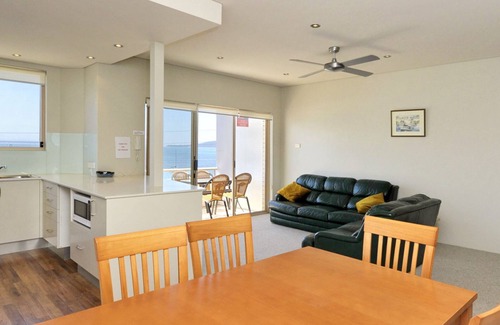 Shoal Bay Apartment | Del Rae, Unit 12/25 Shoal Bay Road - North-facing apartment overlooking the Bay