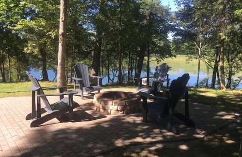 Lansdowne Ski Chalet | del Sol Waterfront 4 Person Cottage with Private Hottub nn
