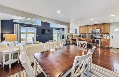 Delavan Lake House | Delavan Lakefront Home with Private Pier, Sleeps 8