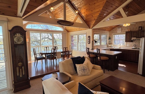 Delavan Lake House | Delavan Lakefront! The Avalon on Delavan