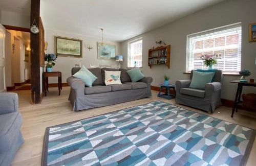 Sandwich Apartment | Delf Stream, close to town with lovely sunny terrace