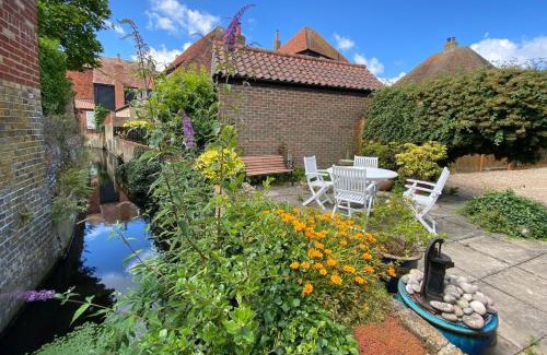 Sandwich Apartment | Delf Stream, close to town with lovely sunny terrace