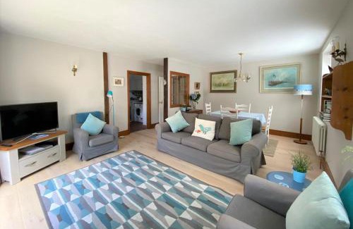 Sandwich Apartment | Delf Stream, close to town with lovely sunny terrace