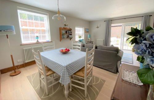 Sandwich Apartment | Delf Stream, close to town with lovely sunny terrace