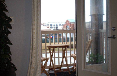 Kettering Apartment | Delightful 1 bedroom, walk out balcony. Near four major hospitals & WPAFB
