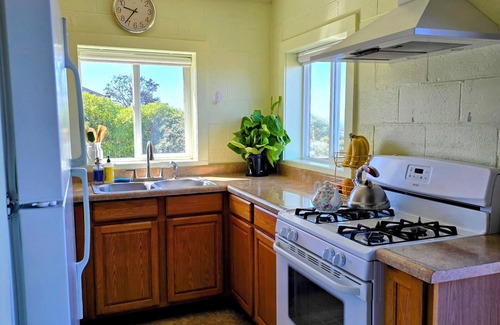 Bodega Bay Cottage | Delightful 2-bedroom occuan view cottage , 2 minutes walk to the beach
