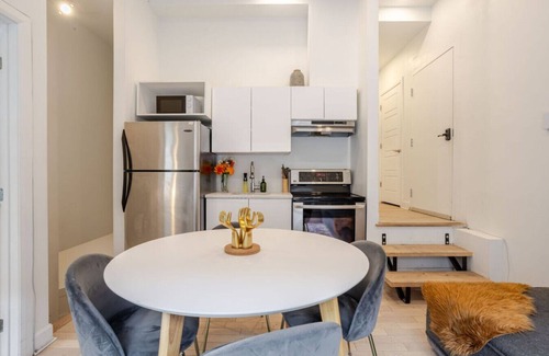 Ville-Marie Apartment | Delightful 2BR in Gay Village & Downtown