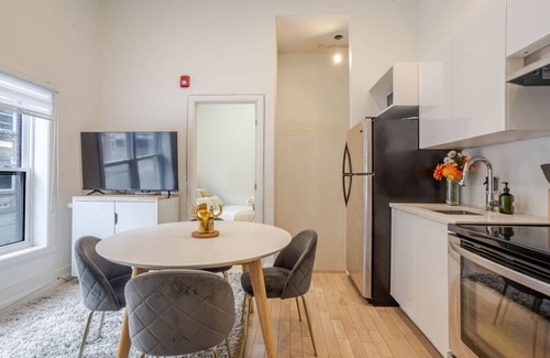 Ville-Marie Apartment | Delightful 2BR in Gay Village & Downtown