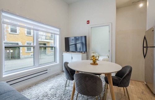 Ville-Marie Apartment | Delightful 2BR in Gay Village & Downtown