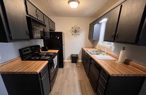 Dalton Condo | Delightful 3 BR Condo Centrally Located. Perfect for Extended Stays
