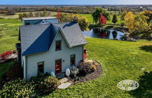 Glencairn House | Delightful 4 bedroom 3 bath renovated farmhouse near Creemore