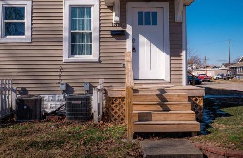 Evansville Apartment | Delightful airy remodeled 1 1 Elsas