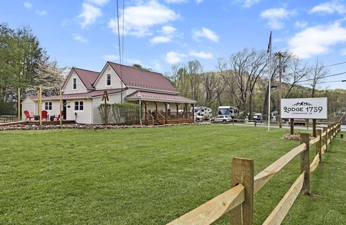 Damascus Apartment | Delightful Appalachian Trail Two-bedroom Suite
