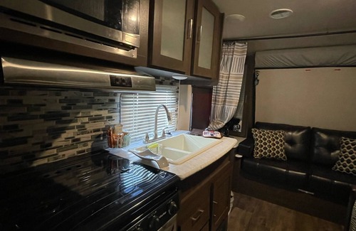 Ludlam Bed & Breakfast | Delightful Camper/RV