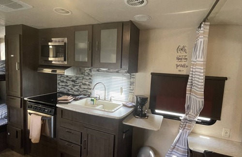 Ludlam Bed & Breakfast | Delightful Camper/RV