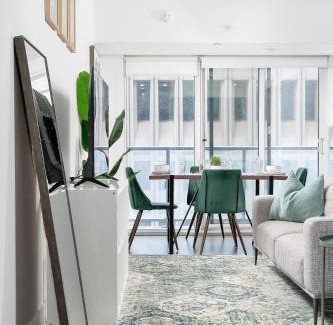 Bay Cloverhill Apartment | Delightful Condo Beside U of T - Sleeps 3