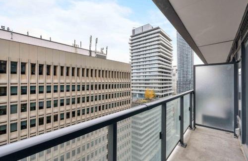 Bay Cloverhill Apartment | Delightful Condo Beside U of T - Sleeps 3