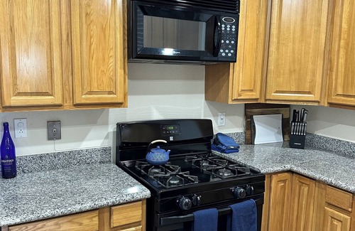 Temescal Cottage | Delightful Cottage in Trendy North Oakland Featuring WiFi and Air Conditioning