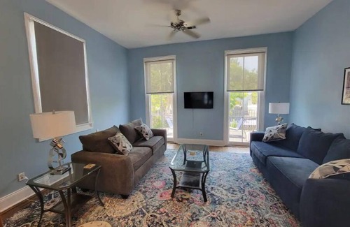 Esplanade Ridge Apartment | Delightful Degas