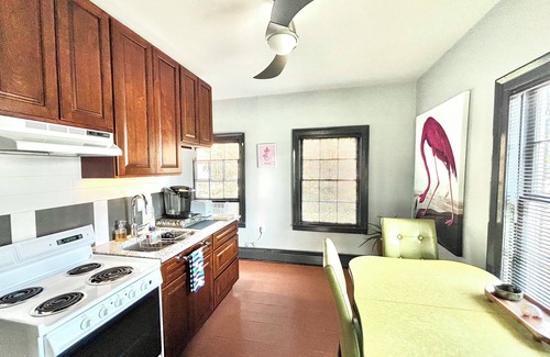 Mystic House | Delightful Downtown Mystic Studio!