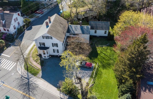 Mystic House | Delightful Downtown Mystic Studio!