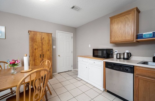 Fort Smith House | Delightful Duplex 2 beds 2 baths