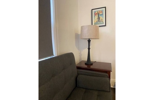 Pelham Apartment | Delightful Entire 2 Bed-room Apartment ~ Walking to train for NYC
