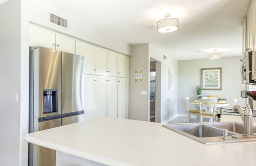 Foothills House | Delightful golf escape with pool, lawn games, pool table, fast WiFi & central AC