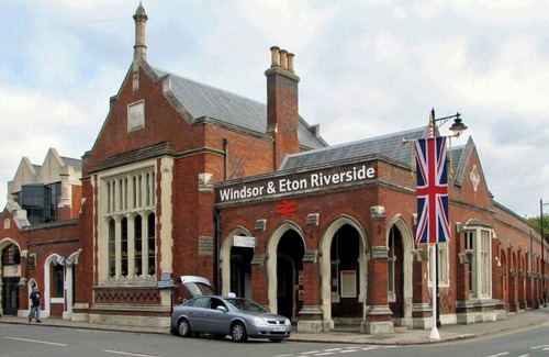 Pinkwell House | Delightful home near to Heathrow Airport, Central London & Windsor