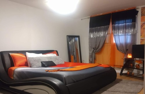 Sauk Village House | Delightful Home