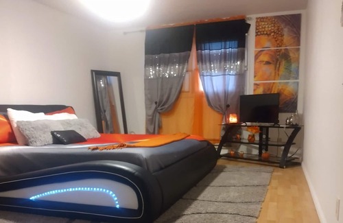 Sauk Village House | Delightful Home
