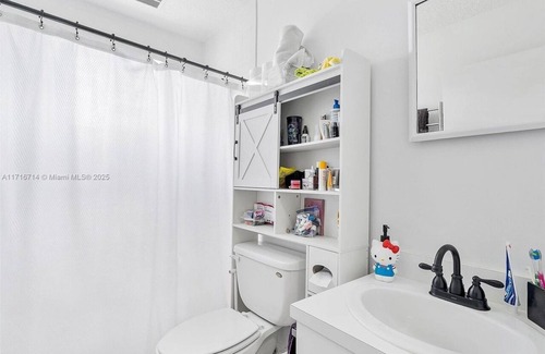 Broadview Park House | Delightful house with AC in sunny Fort Lauderdale, close to FLL Airport.