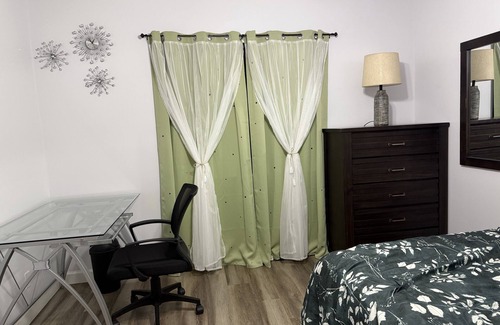 Broadview Park House | Delightful house with AC in sunny Fort Lauderdale, close to FLL Airport.