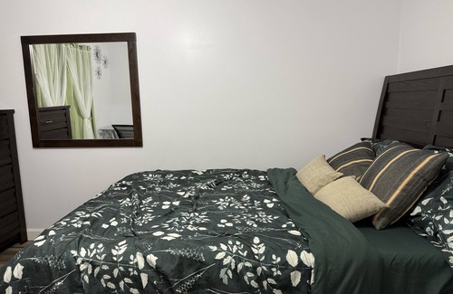 Broadview Park House | Delightful house with AC in sunny Fort Lauderdale, close to FLL Airport.