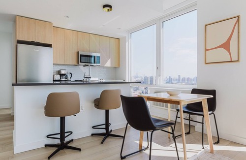 Jersey City Apartment | Delightful Jersey City 2BR w/Doorman, Gym & Rooftop, by Blueground