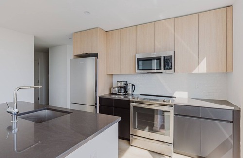 Jersey City Apartment | Delightful Jersey City 2BR w/Doorman, Gym & Rooftop, by Blueground