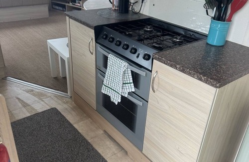 Seasalter House | DELIGHTFUL MOBILE HOME, SEASALTER, WHITSTABLE. 2 MIN WALK TO SEASALTER BEACH