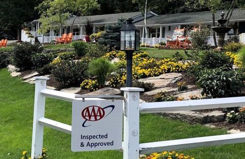 Lincolnville House | Delightful Room for Couples in a Bed and Breakfast near Camden, Maine